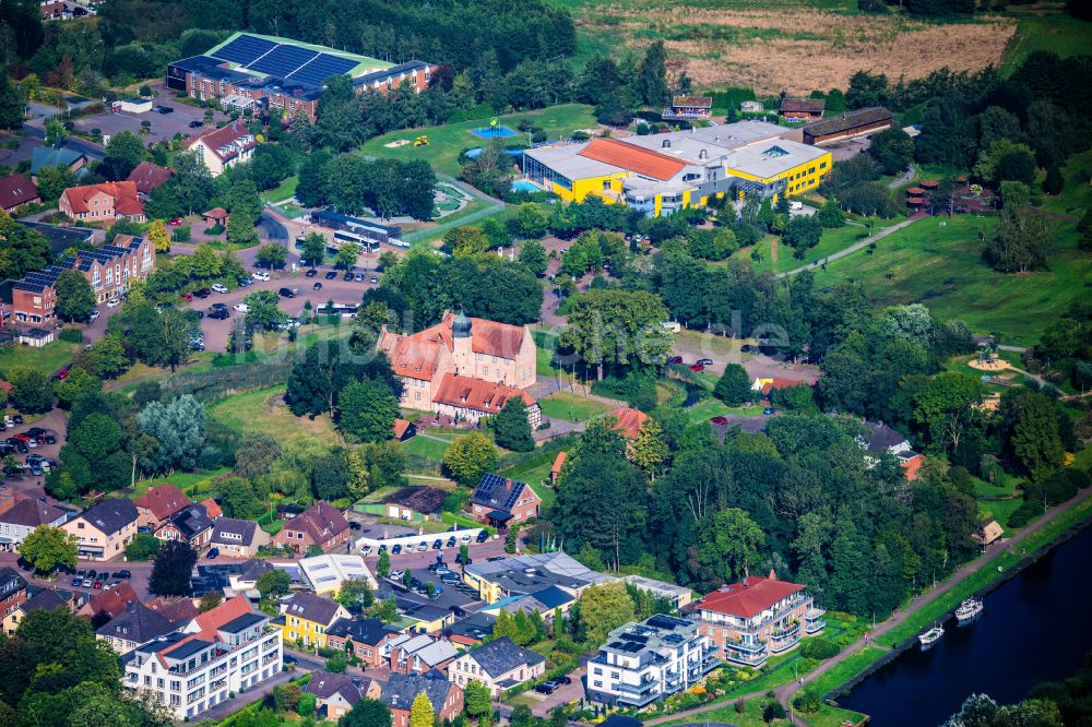 Geestland aus der Vogelperspektive: Burg Museum Burg Bad Bederkesa in Geestland im Bundesland Niedersachsen, Deutschland