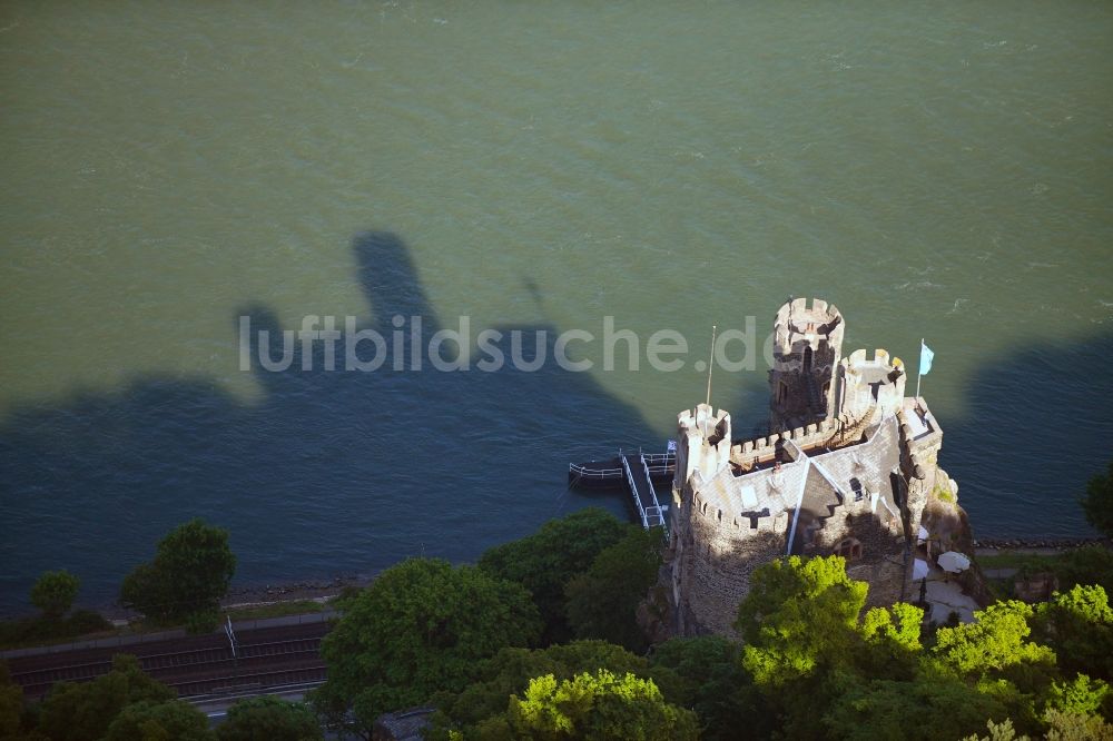 Trechtingshausen aus der Vogelperspektive: Burg Romantik-Schloß Burg Rheinstein in Trechtingshausen im Bundesland Rheinland-Pfalz, Deutschland