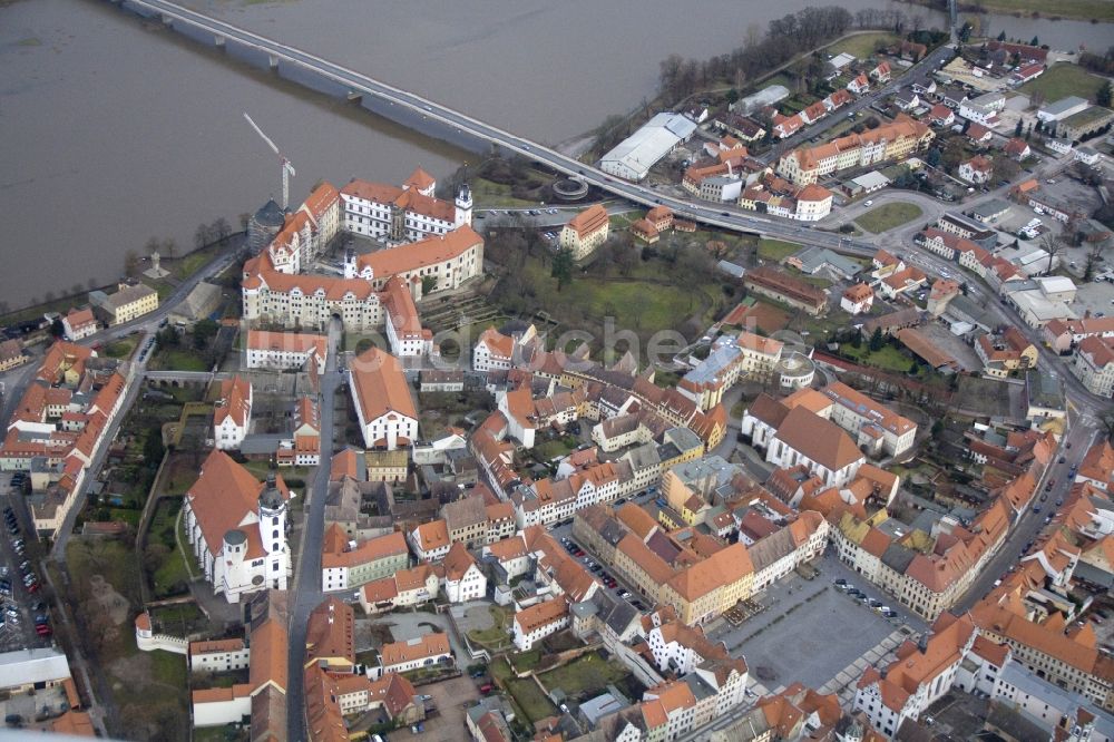 Torgau aus der Vogelperspektive: Burg / Schloss Hartenfels in Torgau an der Elbe im Freistaat Sachsen