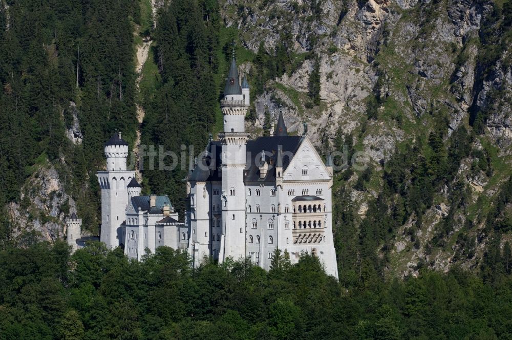 Neuschwanstein - Füssen von oben - Burg - Schloß Neuschwanstein bei Füssen in Bayern