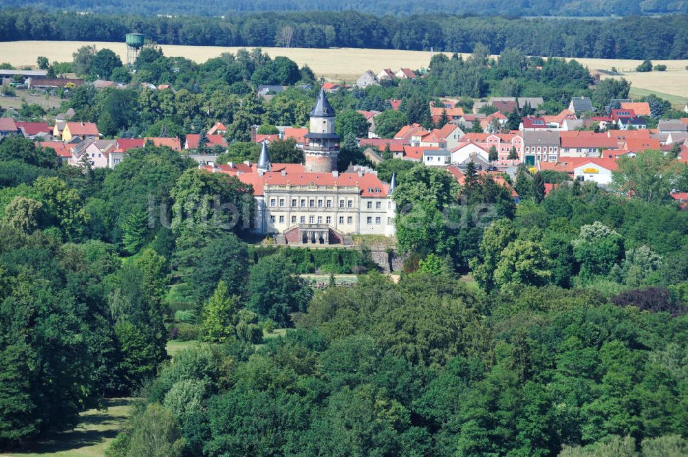 Luftaufnahme Wiesenburg - Burg und den Schlosspark Schloß Wiesenburg