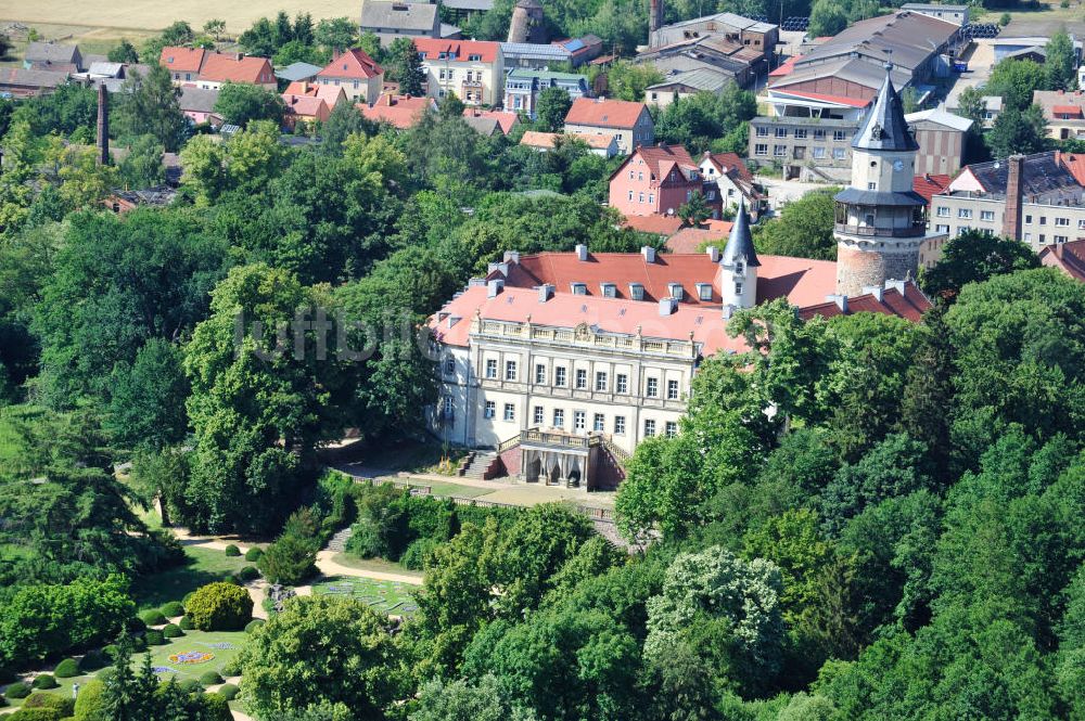 Wiesenburg aus der Vogelperspektive: Burg und den Schlosspark Schloß Wiesenburg