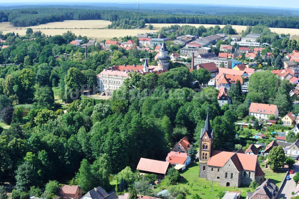 Luftaufnahme Wiesenburg - Burg und den Schlosspark Schloß Wiesenburg