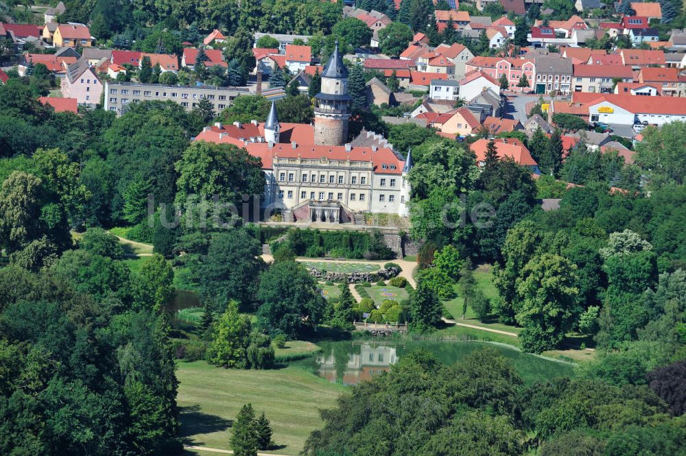 Wiesenburg aus der Vogelperspektive: Burg und den Schlosspark Schloß Wiesenburg