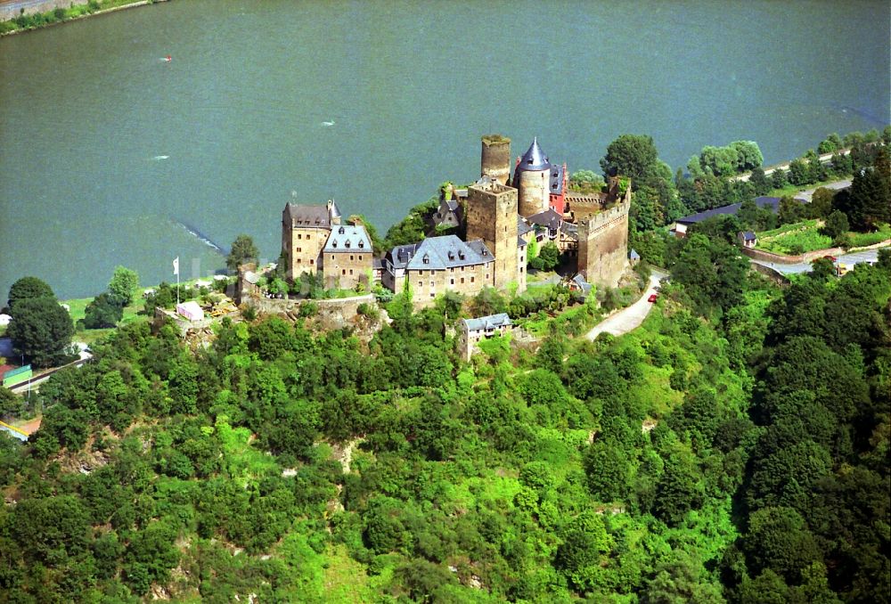Luftaufnahme Oberwesel - Burg Schönburg im Rheintal bei Oberwesel in Rheinland-Pfalz