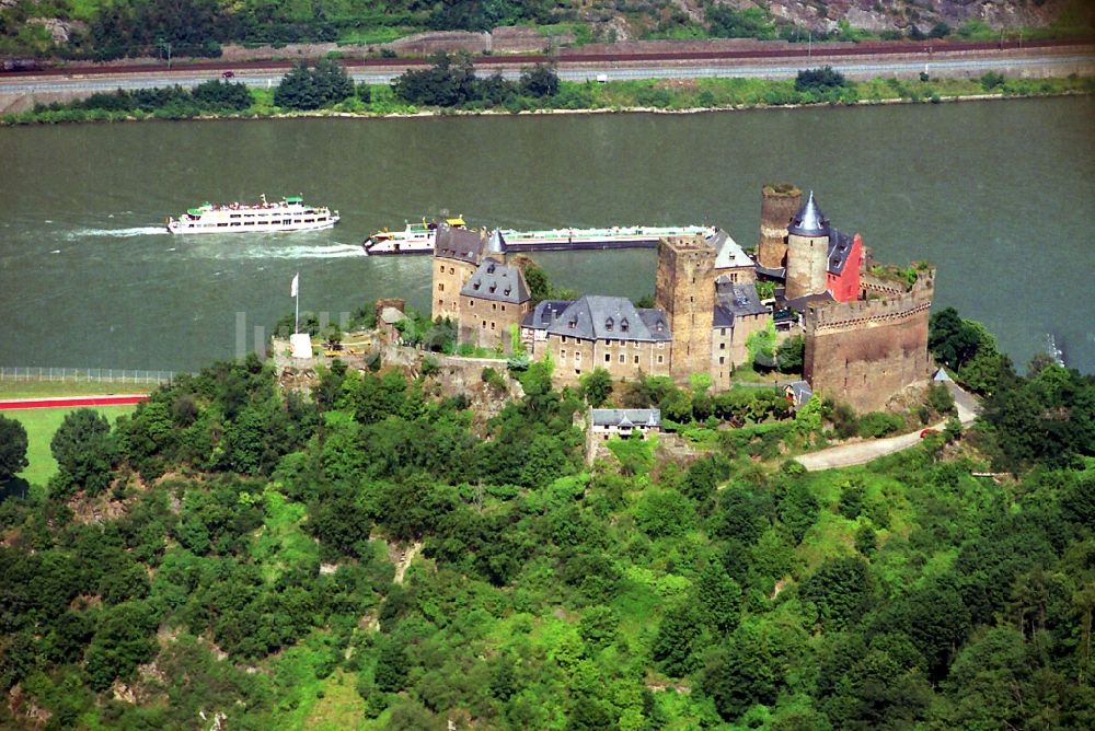 Oberwesel von oben - Burg Schönburg im Rheintal bei Oberwesel in Rheinland-Pfalz