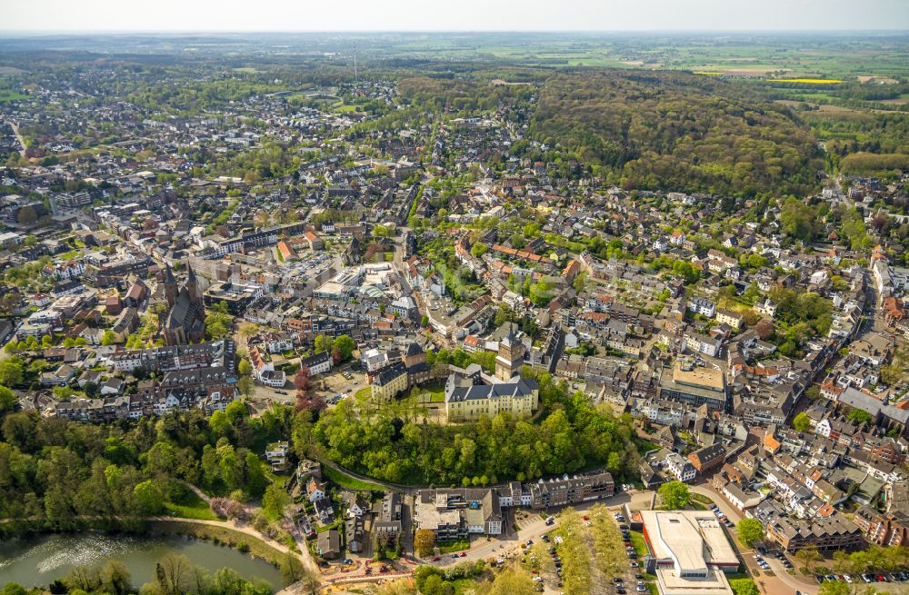 Kleve aus der Vogelperspektive: Burg Schwanenburg in Kleve im Bundesland Nordrhein-Westfalen, Deutschland