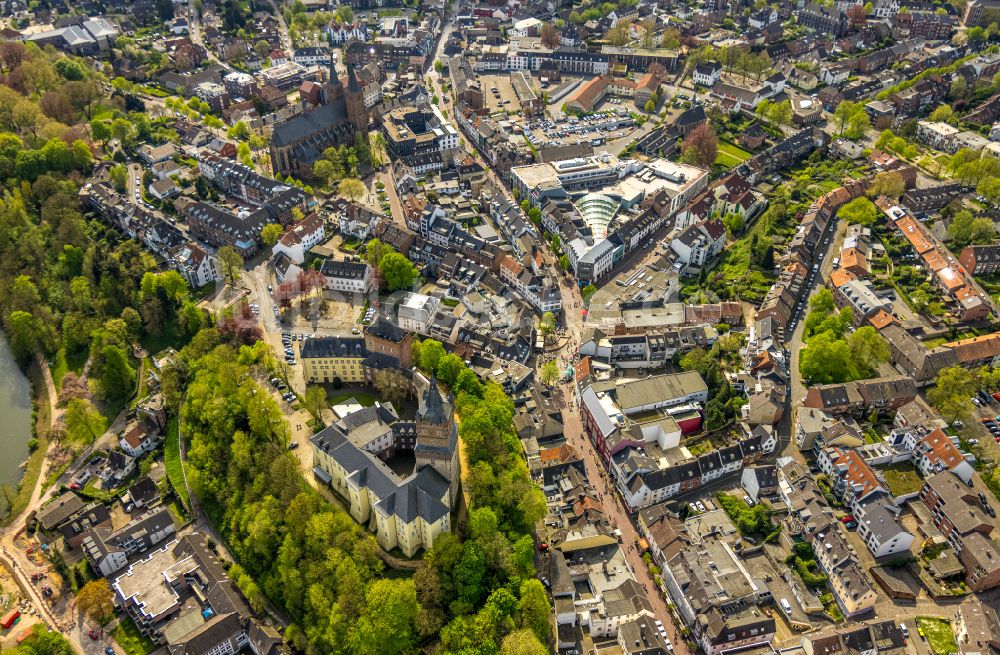 Kleve von oben - Burg Schwanenburg in Kleve im Bundesland Nordrhein-Westfalen, Deutschland