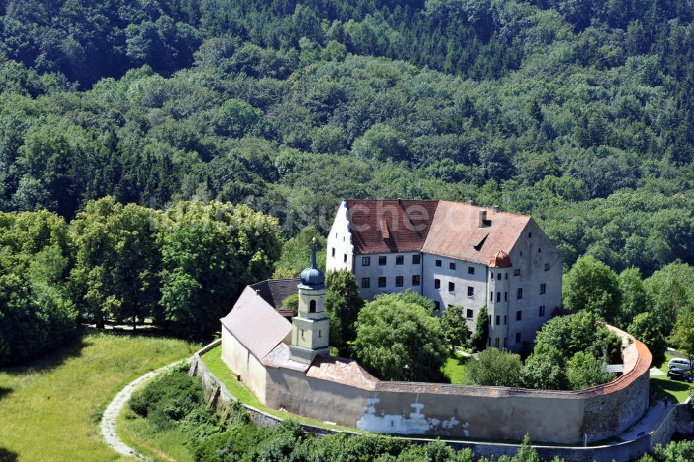 Gnotzheim von oben - Burg Spielberg in Gnotzheim, Bayern