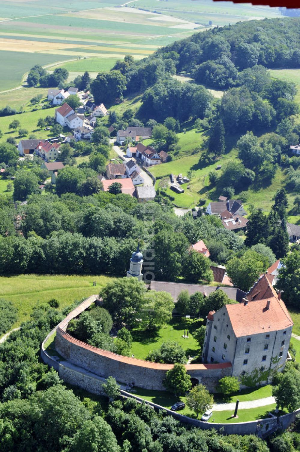 Gnotzheim aus der Vogelperspektive: Burg Spielberg in Gnotzheim, Bayern