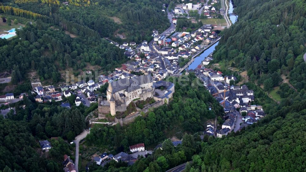 Luftaufnahme Vianden - Burg Vianden in Vianden in Diekirch, Luxemburg