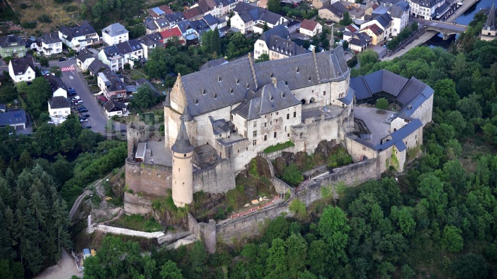 Vianden aus der Vogelperspektive: Burg Vianden in Vianden in Diekirch, Luxemburg