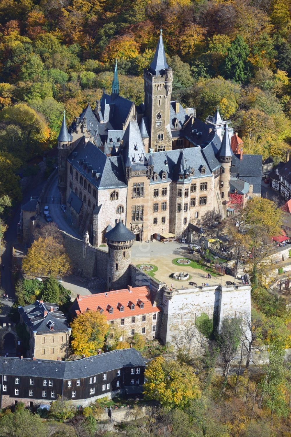 Wernigerode von oben - Burg Wernigerode in der gleichnamigen Stadt im Bundesland Sachsen-Anhalt