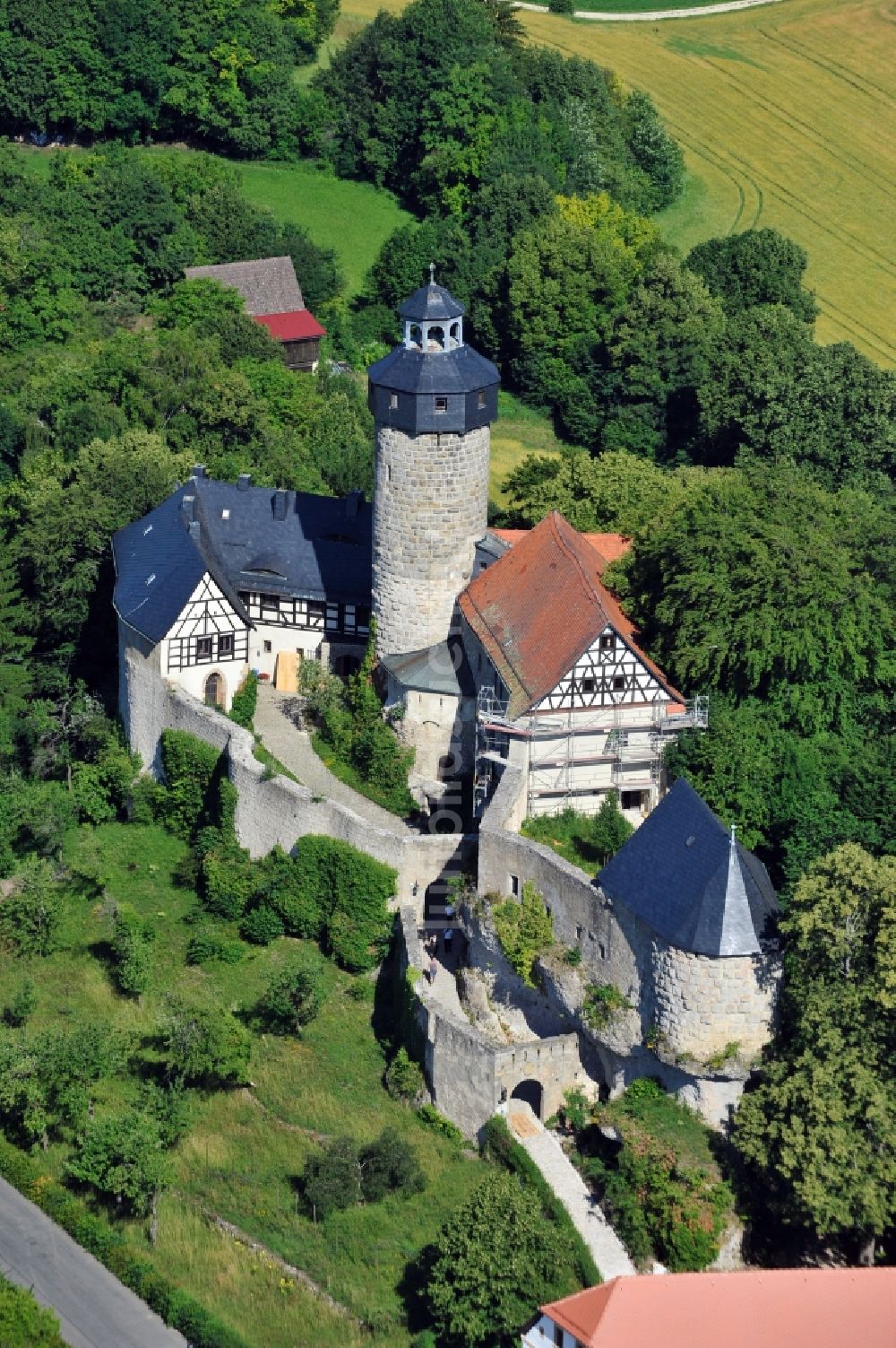 Sanspareil aus der Vogelperspektive: Burg Zwernitz - eine mittelalterliche Burganlage in Sanspareil im Landkreis Kulmbach im Bundesland Bayern