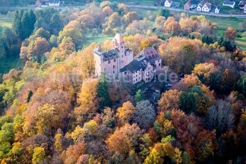 Erlenbach bei Dahn aus der Vogelperspektive: Burganlage Berwartstein im Herbst in Erlenbach bei Dahn im Bundesland Rheinland-Pfalz