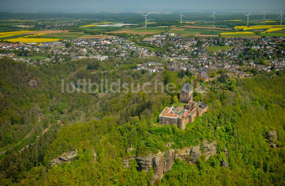 Nideggen aus der Vogelperspektive: Burganlage mit Burgenmuseum in Nideggen im Bundesland Nordrhein-Westfalen, Deutschland
