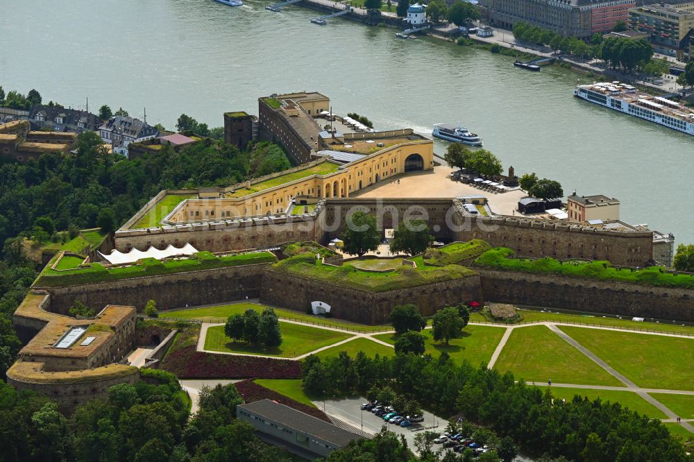 Luftbild Koblenz - Burganlage der Festung Ehrenbreitstein in Koblenz im Bundesland Rheinland-Pfalz, Deutschland