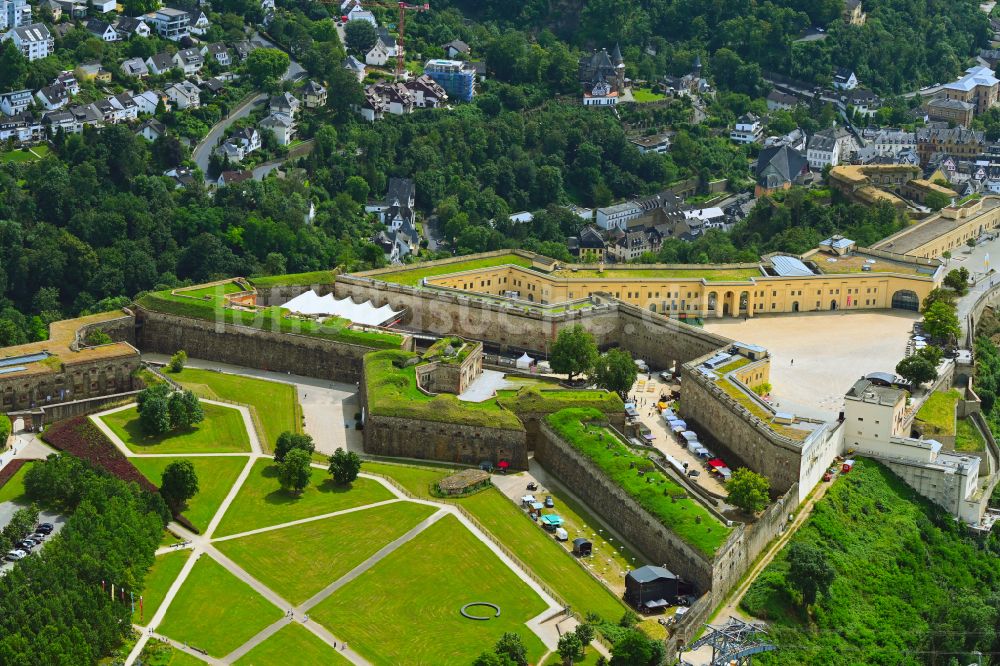 Luftaufnahme Koblenz - Burganlage der Festung Ehrenbreitstein in Koblenz im Bundesland Rheinland-Pfalz, Deutschland