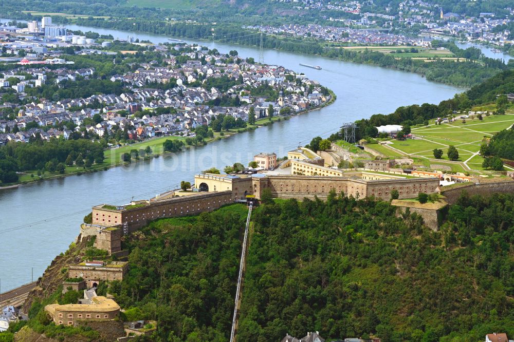 Koblenz von oben - Burganlage der Festung Ehrenbreitstein in Koblenz im Bundesland Rheinland-Pfalz, Deutschland