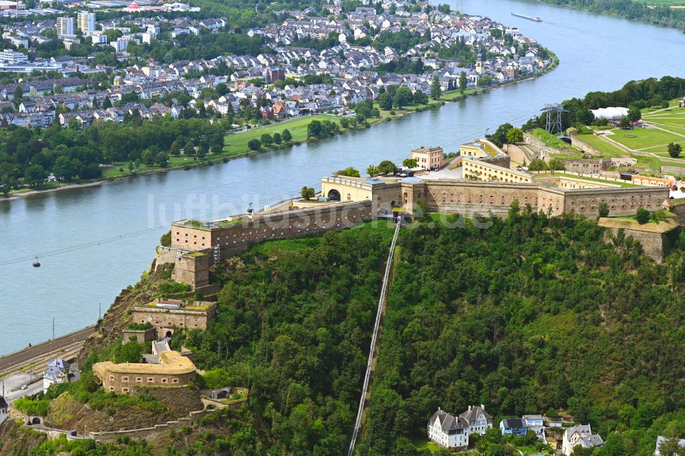 Koblenz aus der Vogelperspektive: Burganlage der Festung Ehrenbreitstein in Koblenz im Bundesland Rheinland-Pfalz, Deutschland