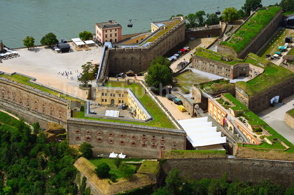 Luftbild Koblenz - Burganlage der Festung Ehrenbreitstein in Koblenz im Bundesland Rheinland-Pfalz, Deutschland