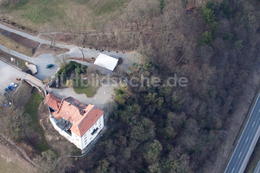 Obrigheim von oben - Burganlage des Hotel Schloss Neuburg in Obrigheim im Bundesland Baden-Württemberg