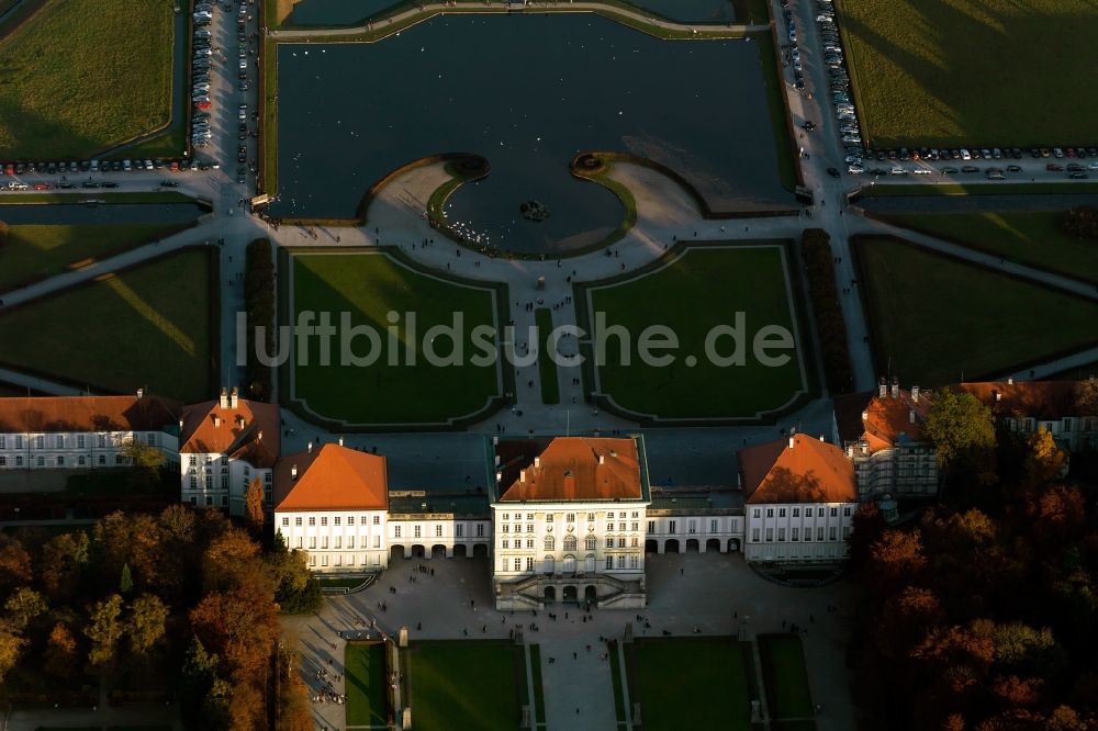 Luftaufnahme München - Burganlage des Jagdschloss Blutenburg in München im Bundesland Bayern