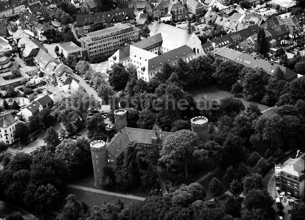 Kempen aus der Vogelperspektive: Burganlage der Kurkölnische Landesburg in Kempen im Bundesland Nordrhein-Westfalen, Deutschland