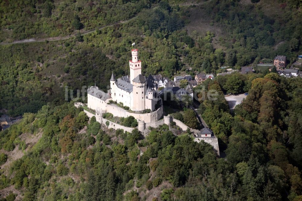 Luftaufnahme Braubach - Burganlage der Marksburg bei Braubach im Bundesland Rheinland-Pfalz