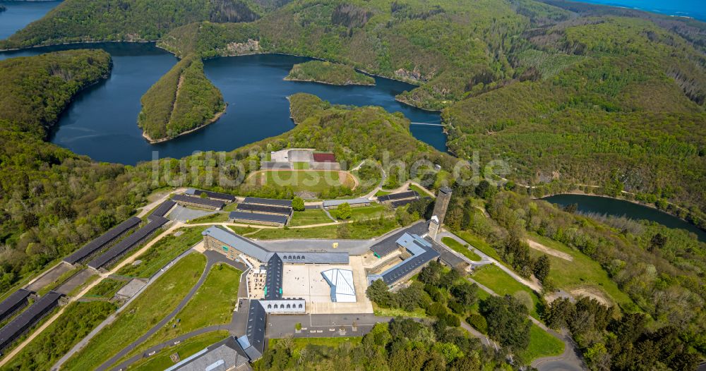 Schleiden von oben - Burganlage NS- Ordensburg in Schleiden im Bundesland Nordrhein-Westfalen, Deutschland