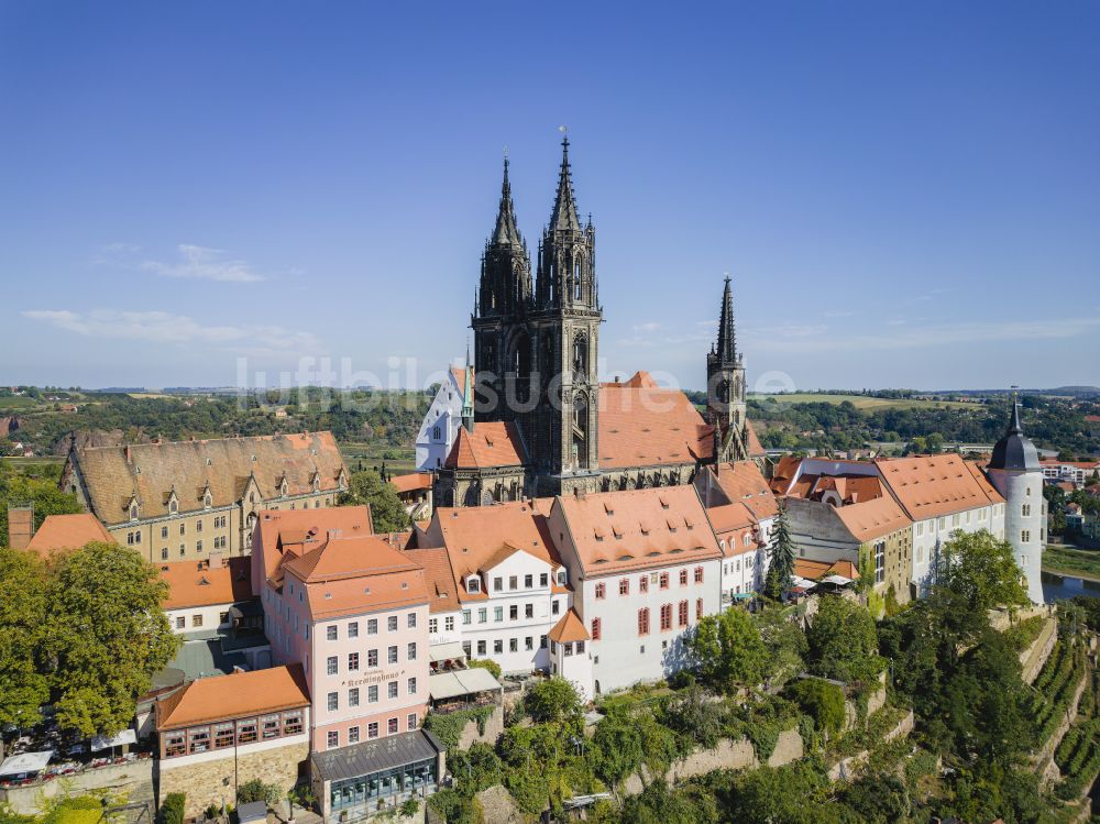 Meißen von oben - Burganlage des Schloss Albrechtsburg mit dem Hochstift Dom am Domplatz in Meißen im Bundesland Sachsen