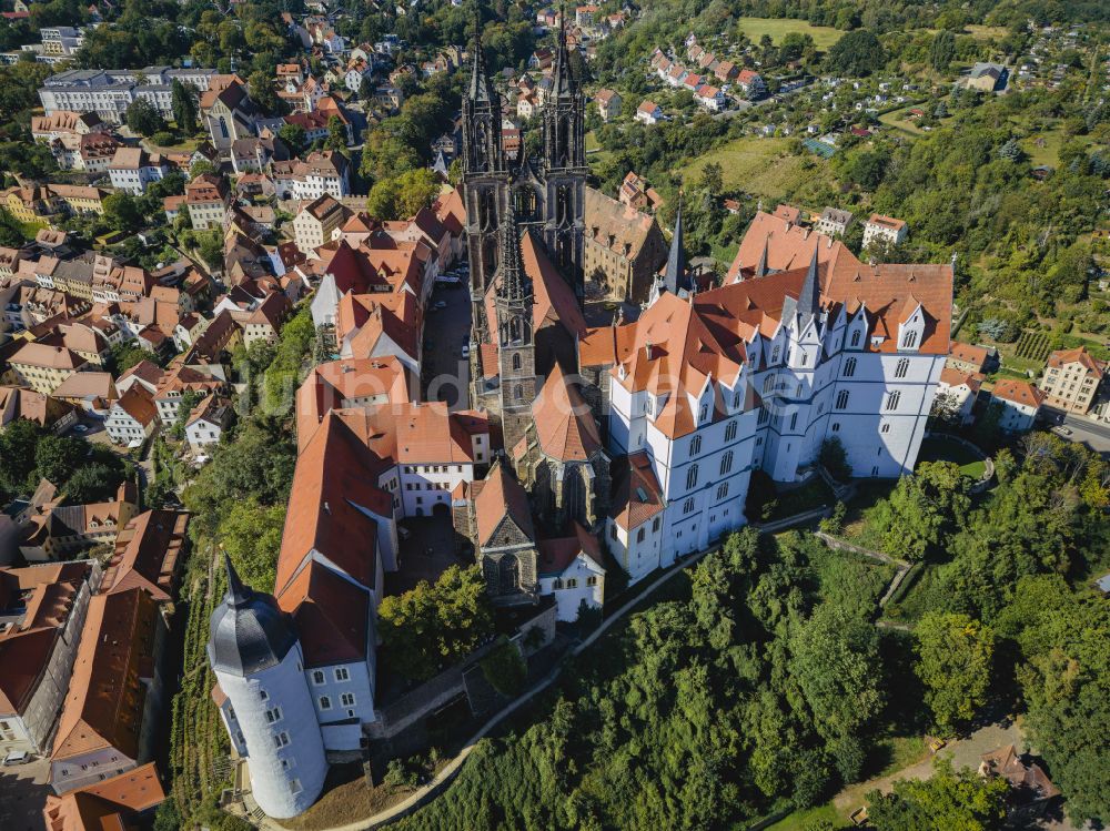 Meißen aus der Vogelperspektive: Burganlage des Schloss Albrechtsburg mit dem Hochstift Dom am Domplatz in Meißen im Bundesland Sachsen