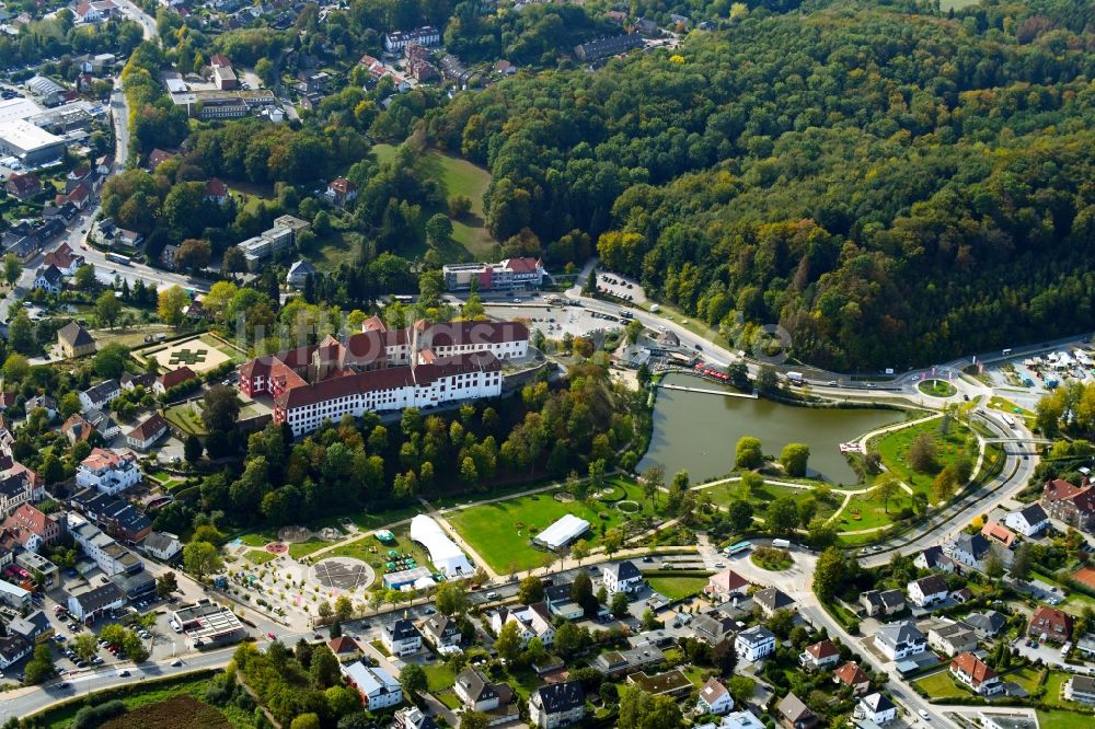 Bad Iburg aus der Vogelperspektive: Burganlage des Schloss in Bad Iburg im Bundesland Niedersachsen, Deutschland