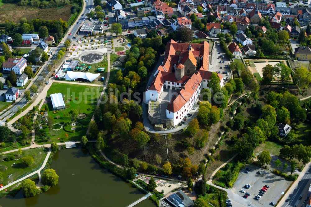 Luftaufnahme Bad Iburg - Burganlage des Schloss in Bad Iburg im Bundesland Niedersachsen, Deutschland