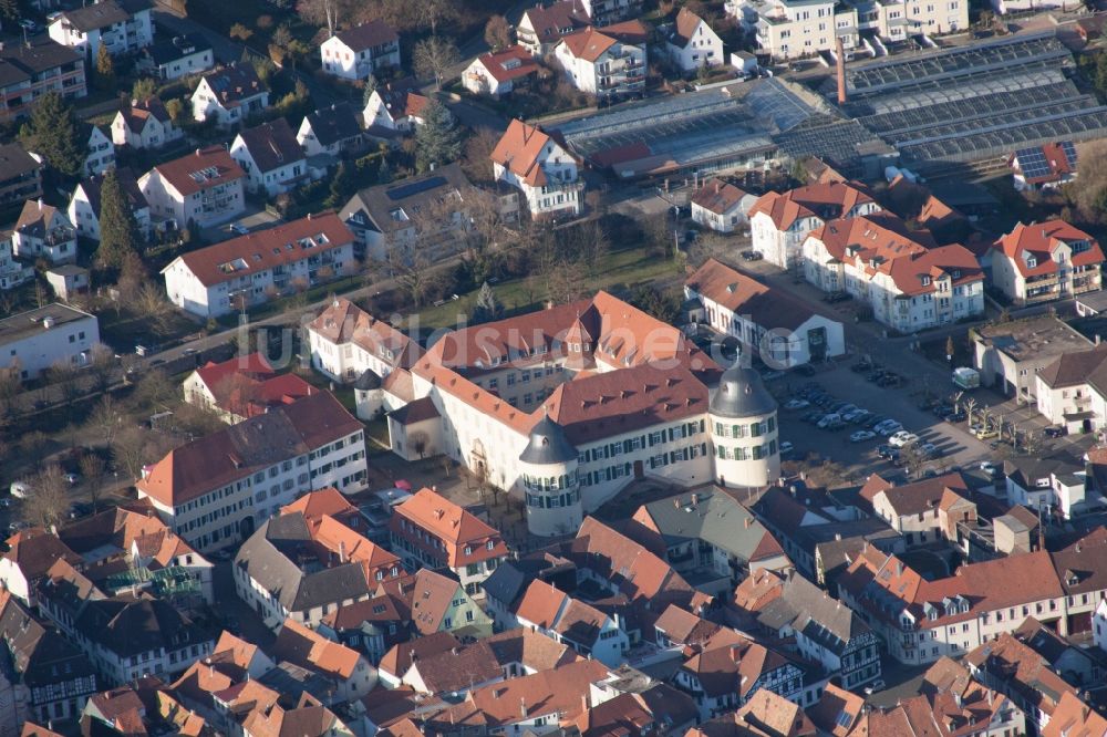 Bad Bergzabern aus der Vogelperspektive: Burganlage des Schloss Bergzabern in Bad Bergzabern im Bundesland Rheinland-Pfalz