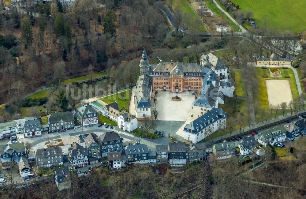 Luftaufnahme Bad Berleburg - Burganlage Schloß Berleburg in Bad Berleburg im Bundesland Nordrhein-Westfalen, Deutschland