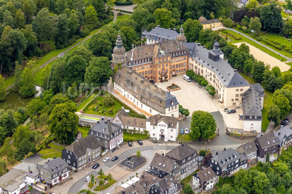 Bad Berleburg aus der Vogelperspektive: Burganlage Schloß Berleburg in Bad Berleburg im Bundesland Nordrhein-Westfalen, Deutschland