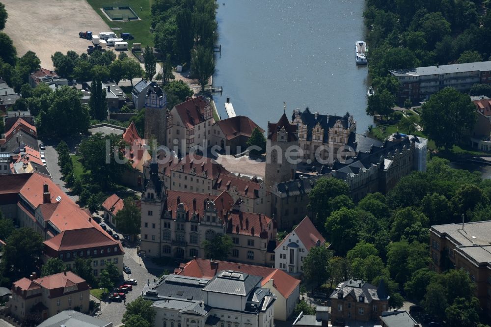 Bernburg (Saale) von oben - Burganlage von Schloss Bernburg in Bernburg (Saale) im Bundesland Sachsen-Anhalt