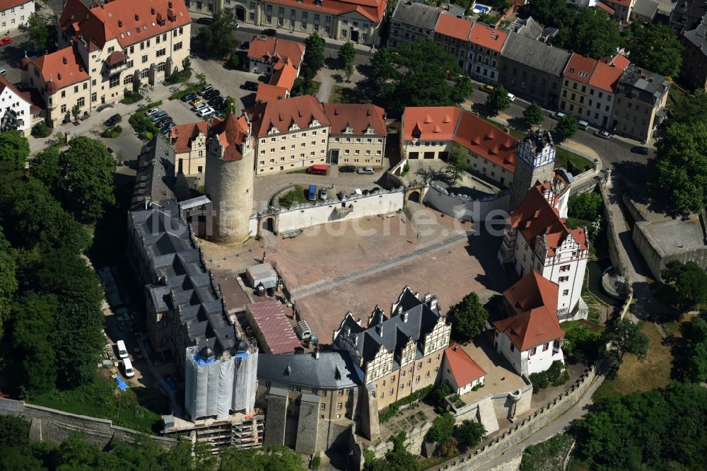 Bernburg (Saale) von oben - Burganlage von Schloss Bernburg in Bernburg (Saale) im Bundesland Sachsen-Anhalt