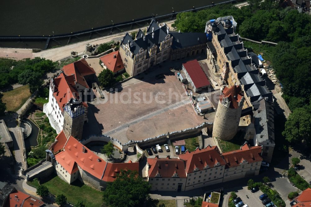 Luftbild Bernburg (Saale) - Burganlage des Schloss Bernburg am östlichen Saaleufer in Bernburg (Saale) im Bundesland Sachsen-Anhalt