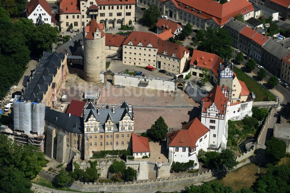 Bernburg (Saale) von oben - Burganlage des Schloss Bernburg am östlichen Saaleufer in Bernburg (Saale) im Bundesland Sachsen-Anhalt