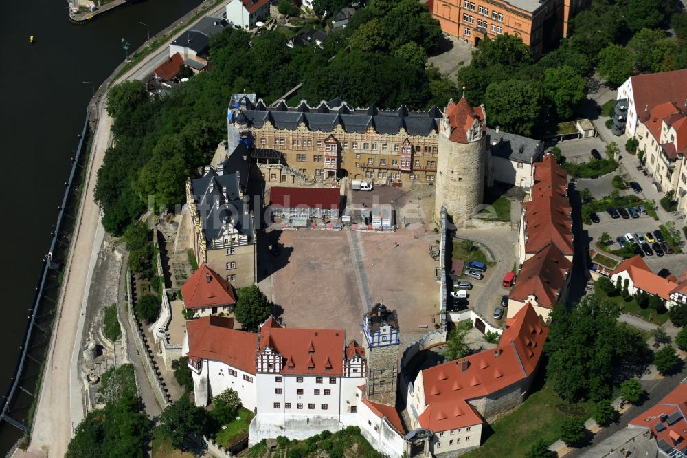 Bernburg (Saale) aus der Vogelperspektive: Burganlage des Schloss Bernburg am östlichen Saaleufer in Bernburg (Saale) im Bundesland Sachsen-Anhalt