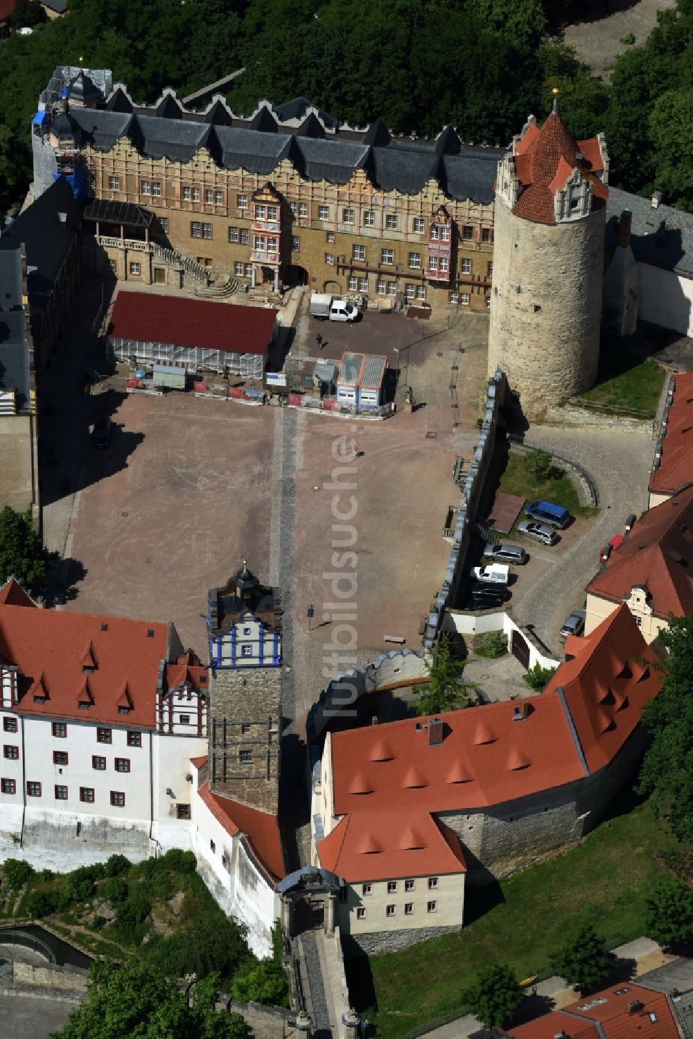 Luftbild Bernburg (Saale) - Burganlage des Schloss Bernburg am östlichen Saaleufer in Bernburg (Saale) im Bundesland Sachsen-Anhalt