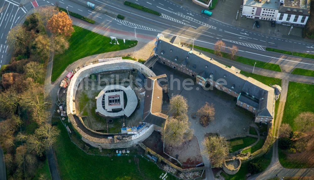 Luftaufnahme Mülheim an der Ruhr - Burganlage des Schloss Broich in Mülheim an der Ruhr im Bundesland Nordrhein-Westfalen