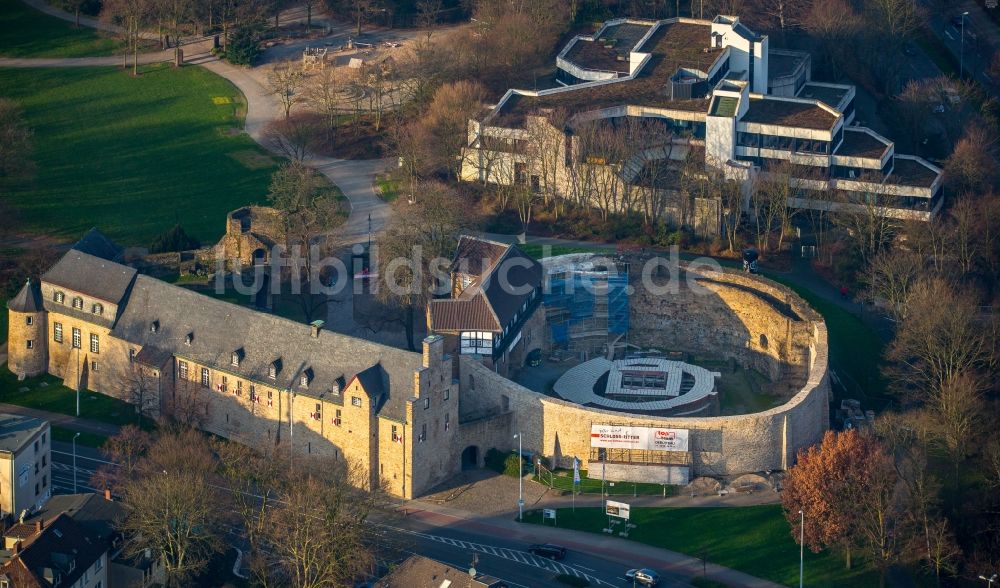 Mülheim an der Ruhr aus der Vogelperspektive: Burganlage des Schloss Broich in Mülheim an der Ruhr im Bundesland Nordrhein-Westfalen