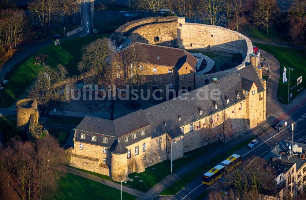 Luftbild Mülheim an der Ruhr - Burganlage des Schloss Broich in Mülheim an der Ruhr im Bundesland Nordrhein-Westfalen