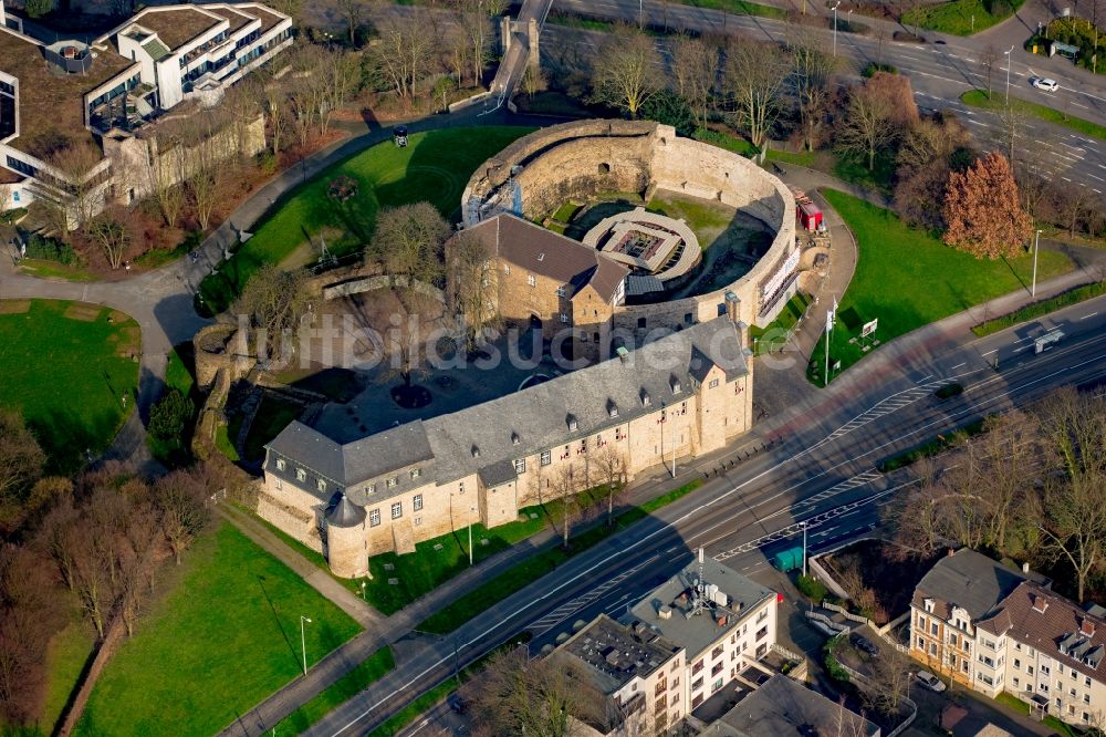 Luftbild Mülheim an der Ruhr - Burganlage des Schloss Broich in Mülheim an der Ruhr im Bundesland Nordrhein-Westfalen