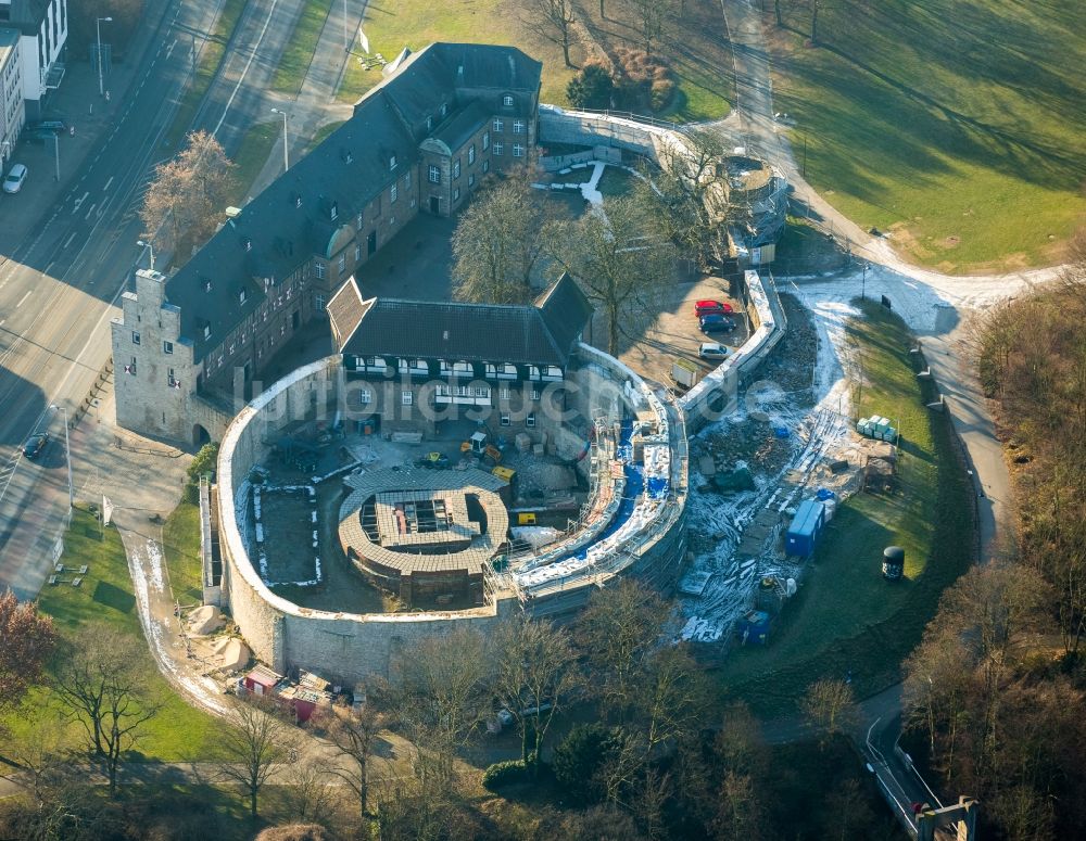 Mülheim an der Ruhr aus der Vogelperspektive: Burganlage des Schloss Broich in Mülheim an der Ruhr im Bundesland Nordrhein-Westfalen