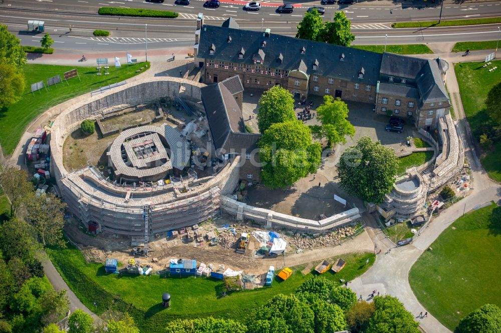 Mülheim an der Ruhr aus der Vogelperspektive: Burganlage des Schloss Broich in Mülheim an der Ruhr im Bundesland Nordrhein-Westfalen