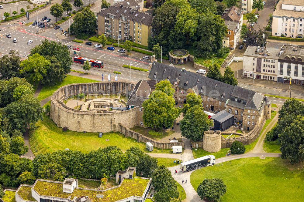 Mülheim an der Ruhr von oben - Burganlage des Schloss Broich in Mülheim an der Ruhr im Bundesland Nordrhein-Westfalen, Deutschland